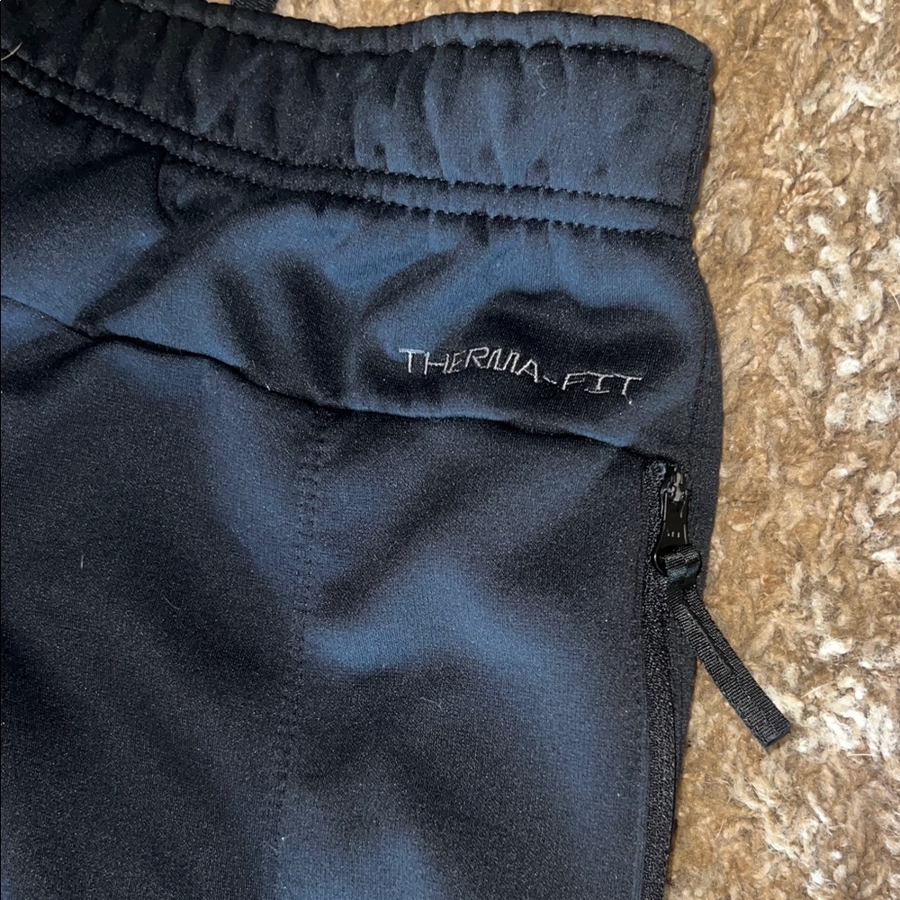 Therma-Fit Nike Joggers, men’s small - Picture 4 of 8